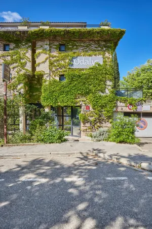 Apart'hotel Odalys City Les Floridianes Отели рядом с достопримечательностью «la Bastide du Jas de Bouffan»