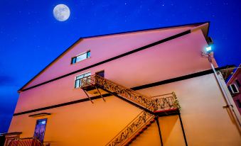 Floral Hotel·Lanshe Courtyard Hotel(Ulan Butong Scenic Area Store)