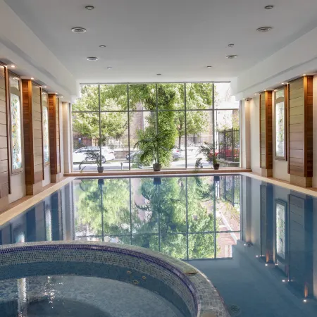 Lion's Garden Hotel