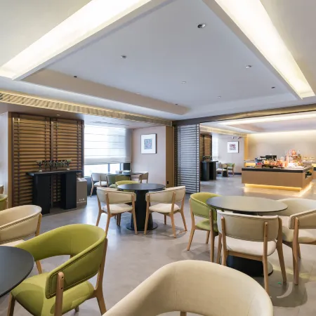 Starway Hotel (Xinyang Xi County Xiya Libao Plaza)