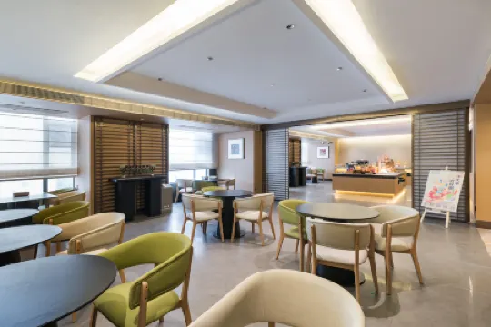 Starway Hotel (Xinyang Xi County Xiya Libao Plaza)