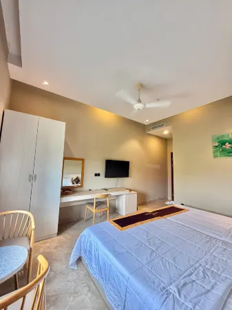 Golden Emerald Resort Отели в г. Chanh Nghia
