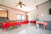 Tropical Place Hotel by RedDoorz