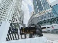 PLATINO SERVICE APARTMENT, 2BR Family Suite, Next to Paradigm mall JB with Big Patio & Pool Access