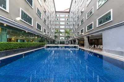 EZZI Hotel (Pattaya Jomtien Beach Branch) Отели в г. 