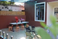 Shenzhen Xihe Nuanju Homestay (Yangmeikeng Judiaosha) Hotels near Qiniang Mountain