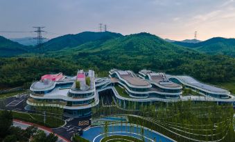Huzhou Xisai Zhenyue Resort Hotel