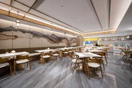 Elong Hotel(Wuhan Yellow Crane Tower and Yangtze River Bridge Branch) Отели рядом с достопримечательностью «Wuhan Ferry Huanghelou Dock»