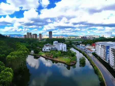 Min Yuan Hotel (Minjiang College Academic Exchange Center) Отели рядом с достопримечательностью «Fujian Normal University - Union College»