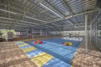 Elong Hotel - Pools