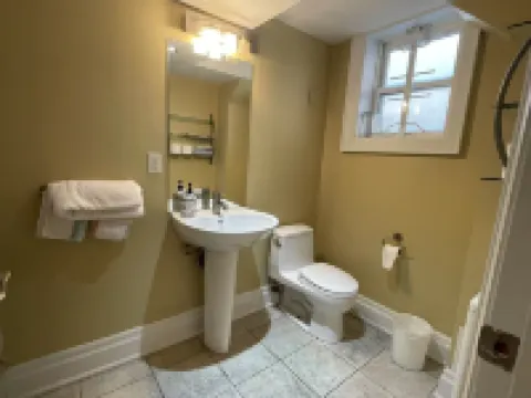 Forever 66 โรงแรมในโตรอนโต