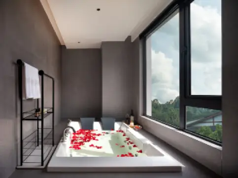 Qianshan Moon Resort, Zhangjiajie（Landmark Store of Wulingyuan, Forest Park Tourist Area）