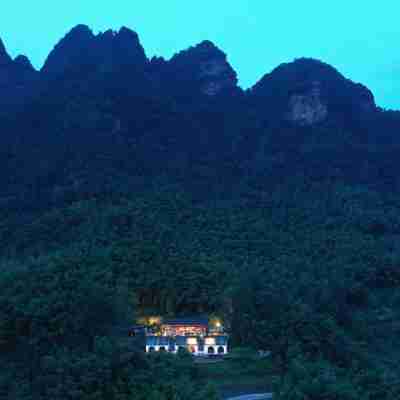 張家界秘境リゾートホテル Hotel Exterior