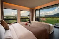 Ten-Mile Snow Mountain Luxury Lodge