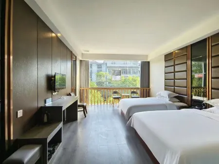 Zijinghua Business Hotel Отели рядом с достопримечательностью «Zhijiang Tianhou Temple»