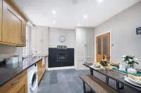 4BD/3Bath/2Car Drive/Garden/Games room/Nr Hospital - صديق للحيوانات الاليفة
