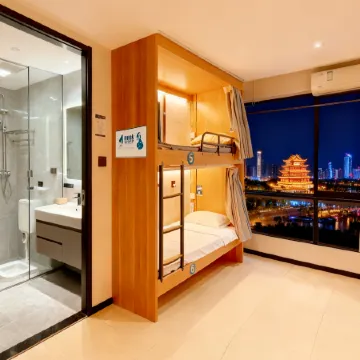 Changsha and dengFenglai Youth Hostel (IFS International Financial Center Wuyi Square)