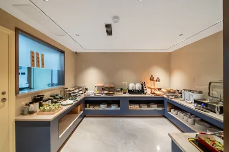 ELONG ANYUE HOTEL (Shanghai Hongqiao Shuicheng Road Subway Station Branch) Отели рядом с достопримечательностью «Shanghai Normal University (Haicheng Road)»