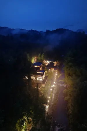 Huashuiwan Xiyuxi Hot Spring Homestay Отели рядом с достопримечательностью «Xiling Snow Mountain»