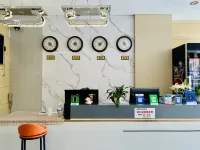 Baishun Holiday Hotel - parking