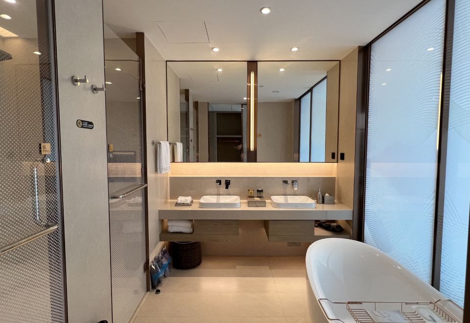 Triumphal Arch Hotel Dongguan Over view