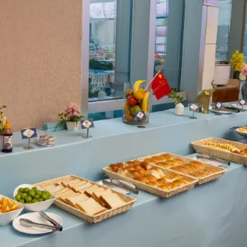 Guangzhou Wyndham Hotel  (Zhongda Textile Market Wufeng Subway Station Store) Отели рядом с достопримечательностью «Zhongda Wufeng Commercial City»