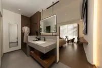 Shangri-La Mingting Inn (Dukgiong Ancient Town Branch) - New