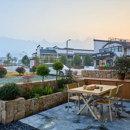 Floral Hotel·Cicada Retreat · Facing the Buddha （Sanctuary at the Heart of Jiuhua）