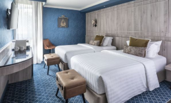 The Coach Hotel Sukhumvit - Asok BTS Bangkok