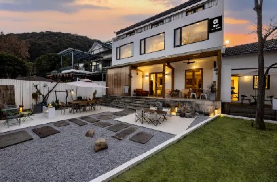 Hangzhou Xilu Homestay (SongCheng Xihu Scenic Area) Hotels near Meijia Dock
