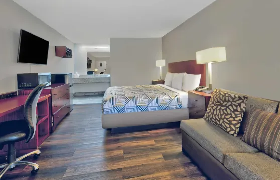 阿拉巴馬亨茨維爾 - 大學大道 6 號汽車旅館