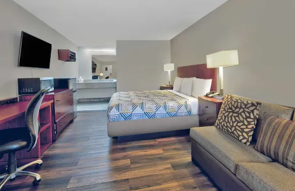 阿拉巴馬亨茨維爾 - 大學大道 6 號汽車旅館