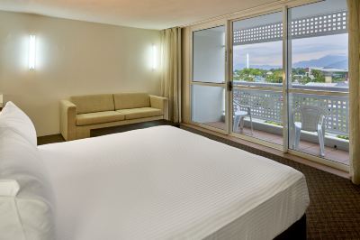 プレミアムルーム(キング)(ソファベッド付) ホリデイ・イン ケアンズ ハーバーサイドの写真