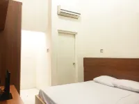 Homestay Babussalam Rungkut Mitra RedDoorz - parking