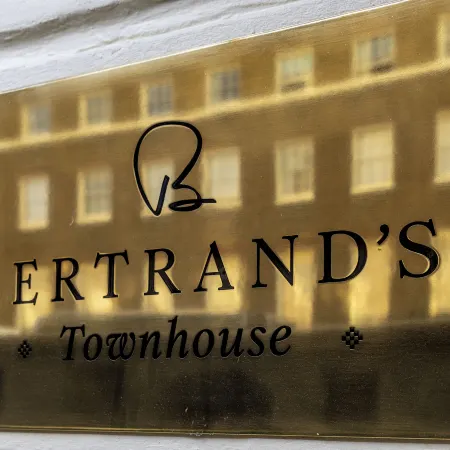 Bertrand's Townhouse Отели рядом с достопримечательностью «Конгресс-центр TUC»