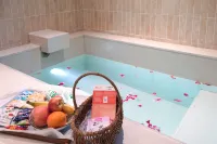 Ruyuan Hot Spring Homestay (xinzhou Ancient City Branch)