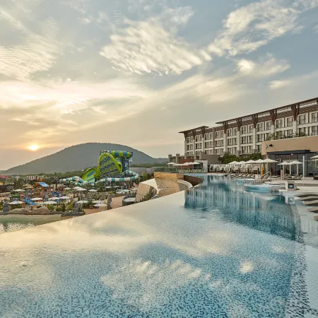Shinhwa Jeju Shinhwa World Hotels & Resorts Отели рядом с достопримечательностью «Парк Норимэ»