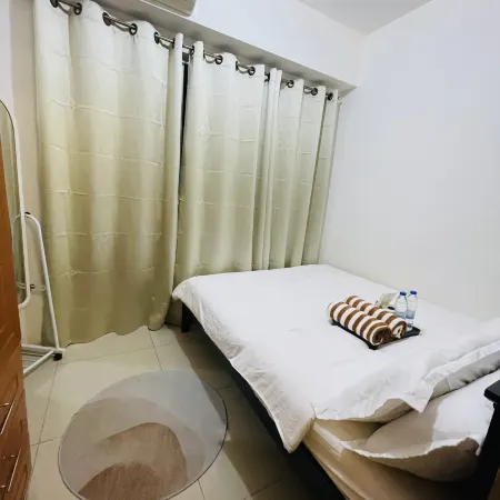 1BR Condo Unit with Balcony 15th Flr | Pool View near MOA