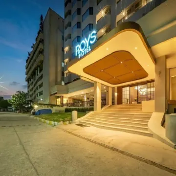 ROYS Hotel Bangkok Hotels near Khlong Tan