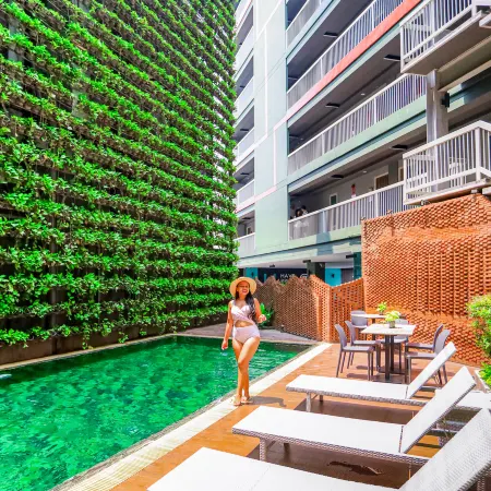 Cross Vibe Chiang Mai Decem, Nimman Отели рядом с достопримечательностью «Храм Чеди Джейод»