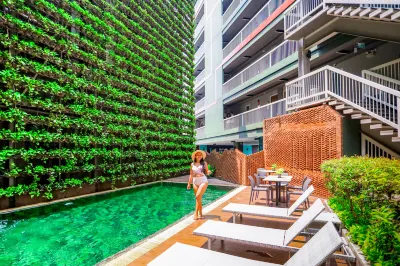 Cross Vibe Chiang Mai Decem, Nimman Hotels near NimMahn Bar