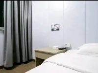 Xinjiyuan Hotel - balcony