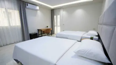 Azure Voyage Hotel a 
