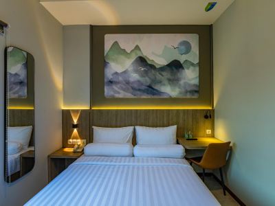 Front One Budget Hotel Tirtonadi Solo