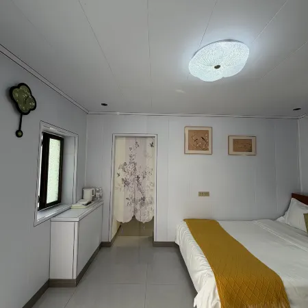 Hesuo Homestay (Liuxing Street)