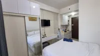 Trans Park Apartment Cibubur by Housleep - balcony