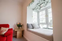 Cozy 1BR Seaside Apt in Brighton Marina Village