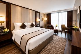 Double Land Hotel