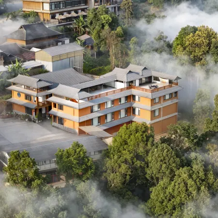 Sea of Clouds at Sun | Leisure and Holiday Courtyard