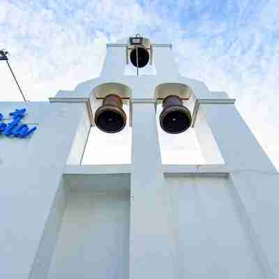 คอสต้า วิลเลจ จากุซซี่ บางเสร่ Hotel Exterior